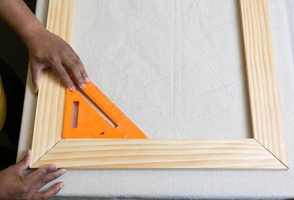 Coller une baguette en bois
