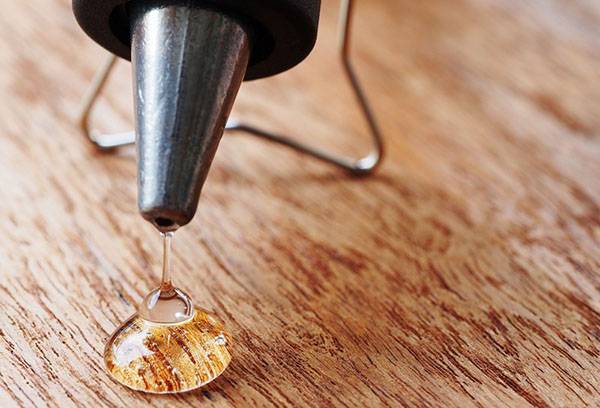 Adhésif haute température