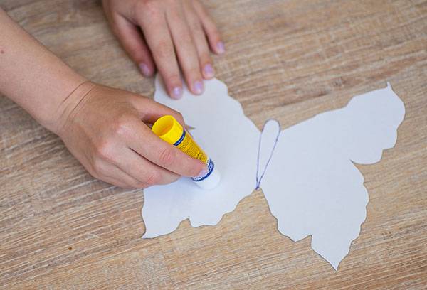 Utiliser un bâton de colle