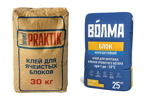 Mélanges adhésifs pour blocs de mousse