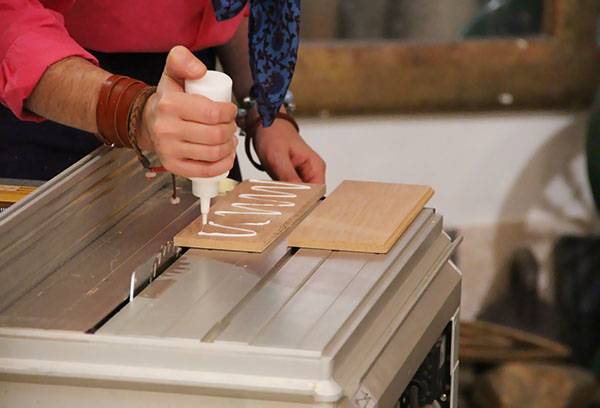 Coller du bois avec de la colle PVA