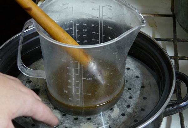 Préparation de la colle à bois