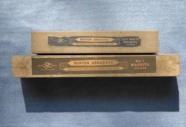 Arkansas (novakulit) pour l'affûtage des couteaux