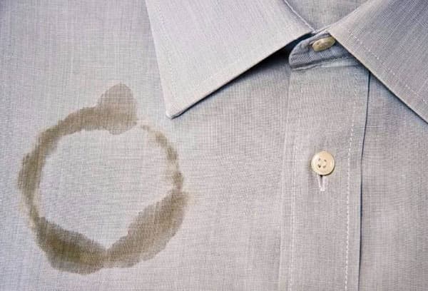 Tache de graisse sur une chemise