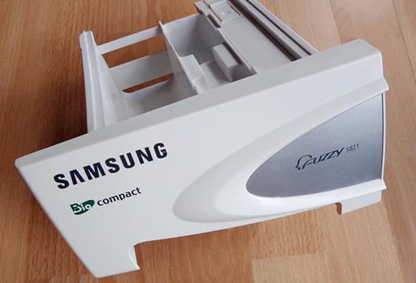 Bac à poudre retiré de la machine à laver