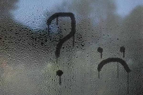 Les fenêtres en plastique transpirent