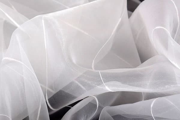 Tulle avec fils de soie