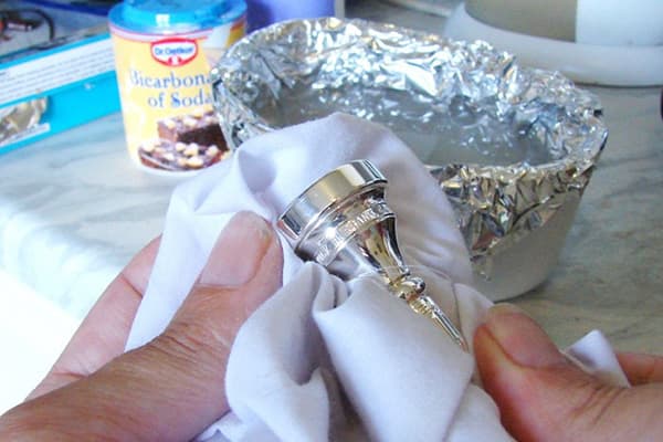 Nettoyer l'argenterie