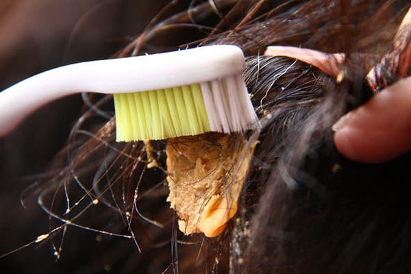 Un morceau de bave dans tes cheveux