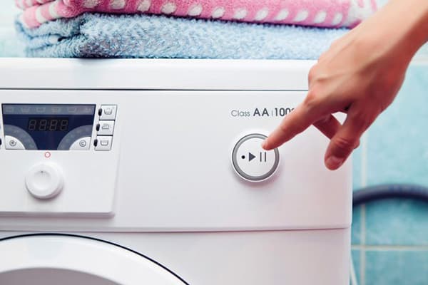 Bouton stop sur une machine Syral