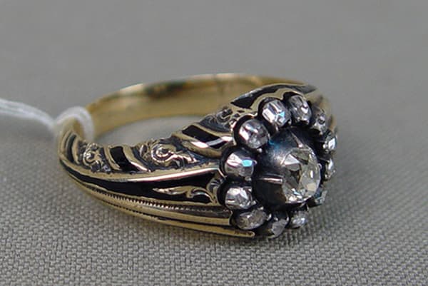 Bague ancienne avec diamants