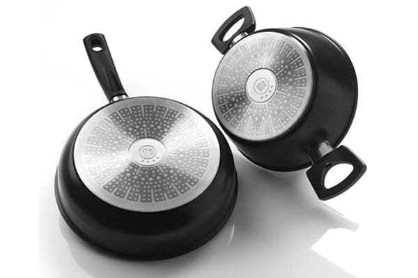 Fond ferromagnétique des ustensiles de cuisine