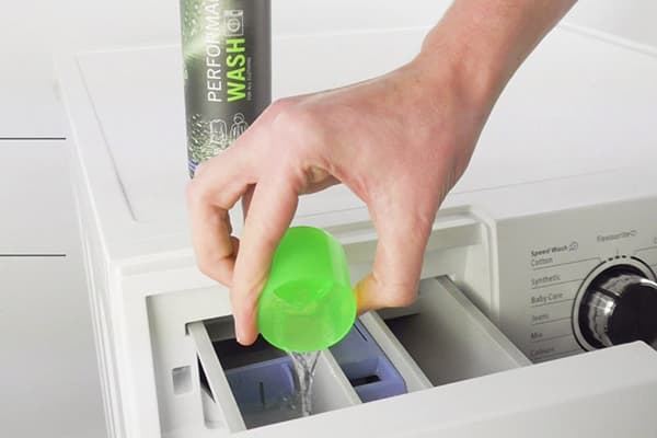 Détergent liquide pour laver les articles de sport