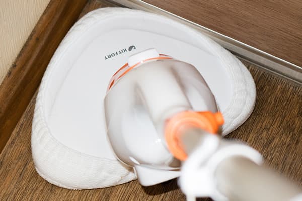 Nettoyage avec un balai vapeur