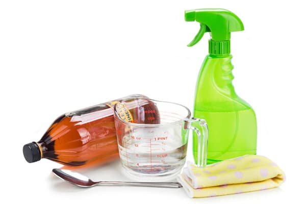 Préparer une solution d'ammoniaque pour laver les vitres