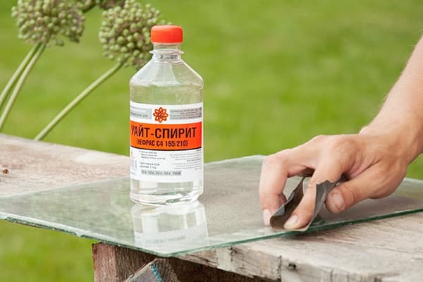 Enlever la peinture du verre