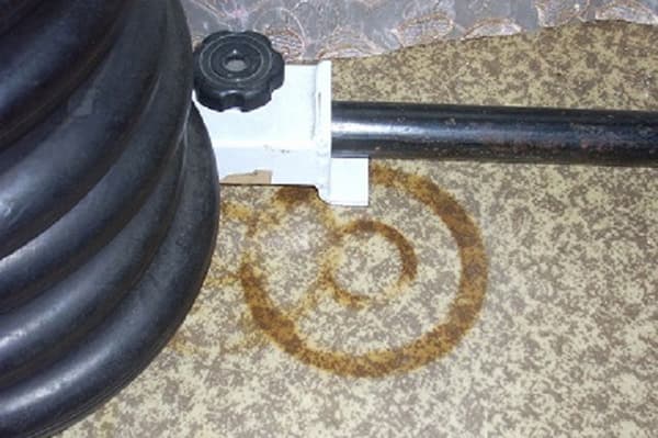 Tache de rouille sur le linoléum