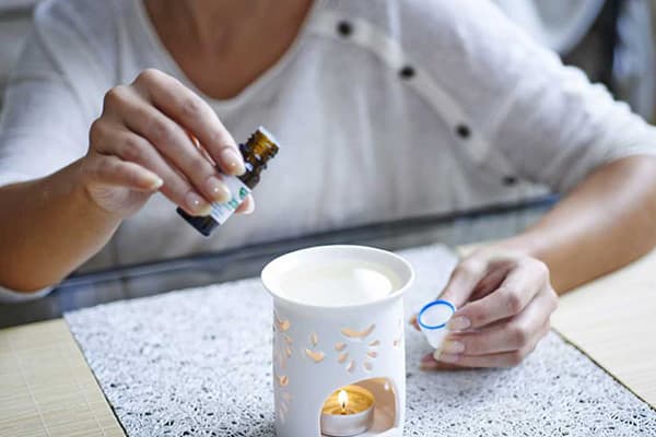 Lampe aromatique et huile essentielle