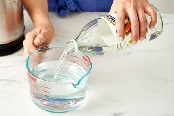 Vinaigre avec de l'eau