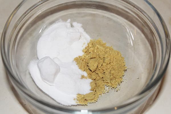 Soda et moutarde en poudre