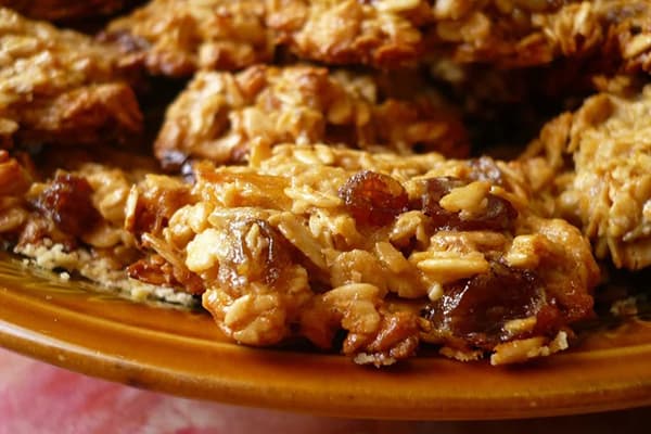 Biscuits aux céréales et aux dattes