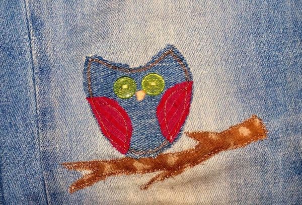 trou cousu dans un jean