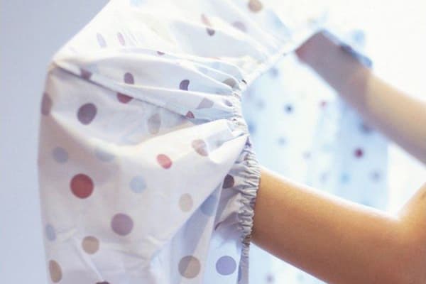 Plier un drap-housse