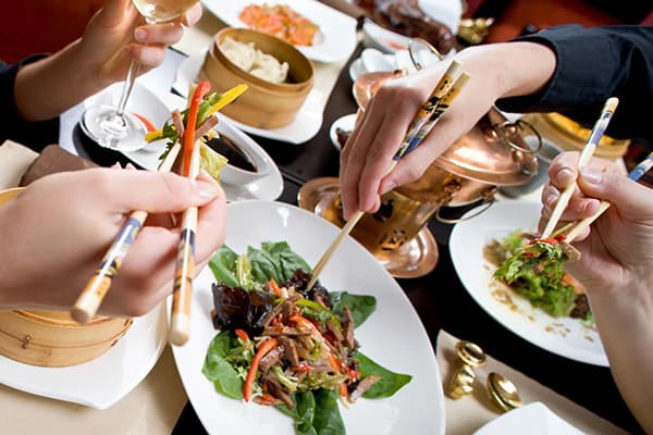 Déjeuner à partir de plats partagés