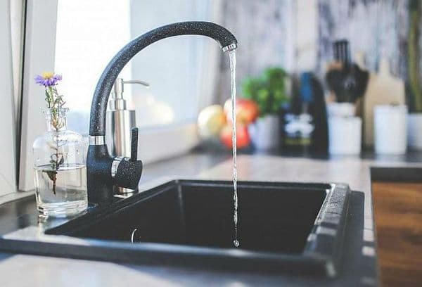 Robinet dans la cuisine