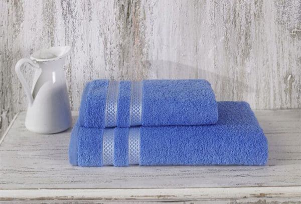 Serviettes sur la table