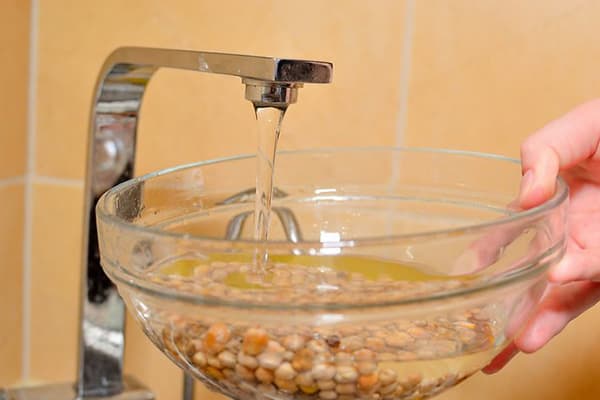 Faire tremper les pois chiches