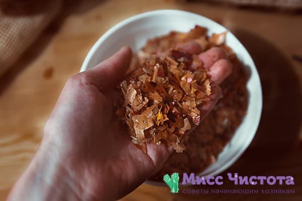 Pelures d'oignons hachées