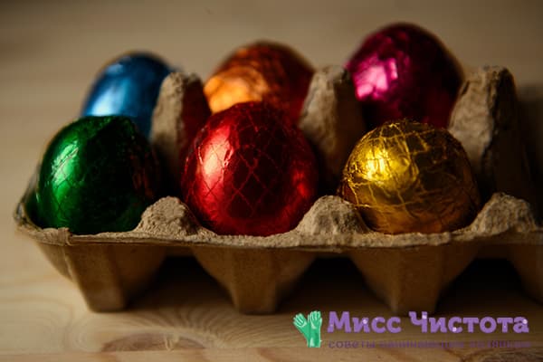 Oeufs enveloppés dans du papier d'aluminium