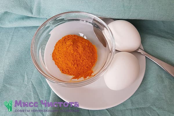 Oeufs durs et curcuma