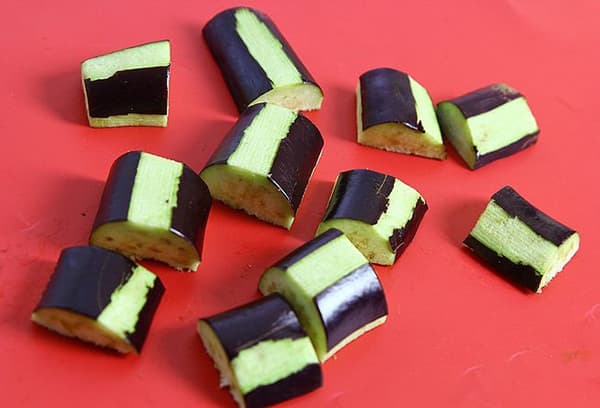 Aubergines à peau coupée