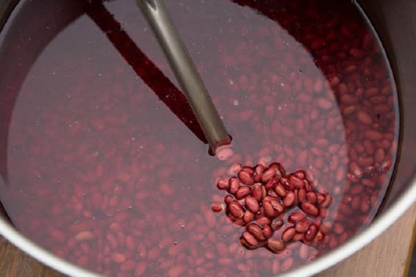 Haricots trempés dans l'eau