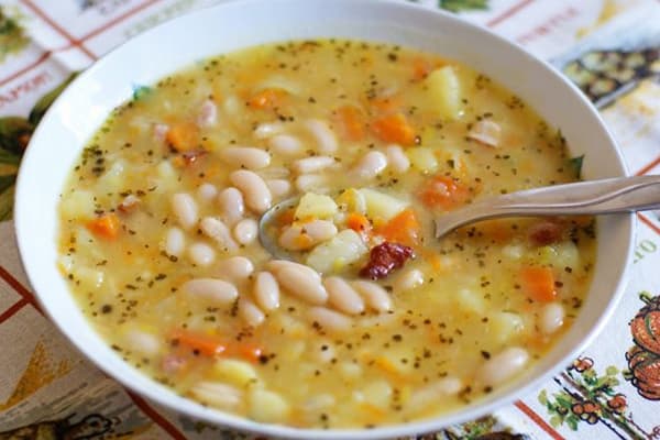 Soupe de légumes aux haricots