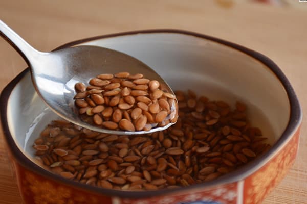 Faire tremper les graines de lin