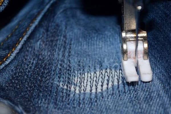 Dissimuler les éraflures sur les jeans