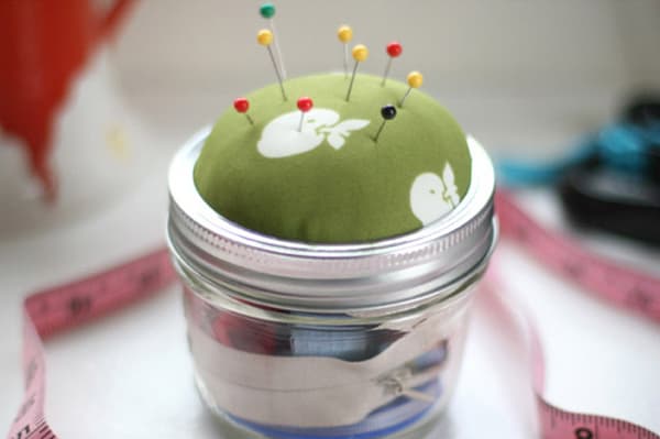 Coussin à épingles d'un petit pot