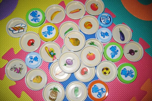 Images sur les couvercles des pots