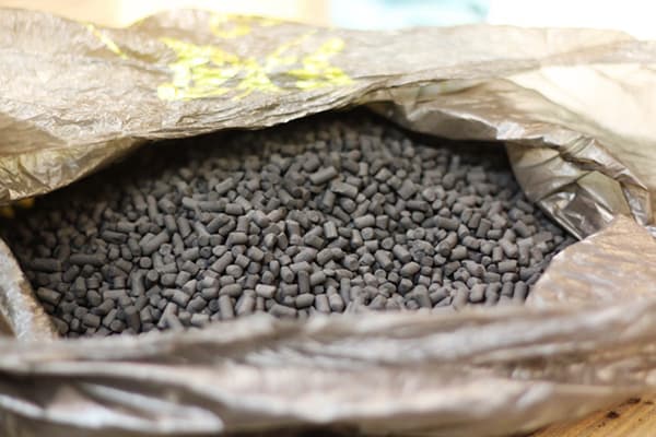 Charbon granulaire pour dessiner