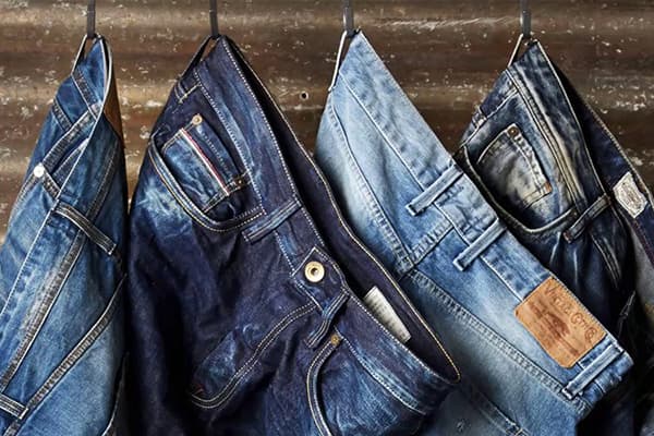 Différents modèles de jeans