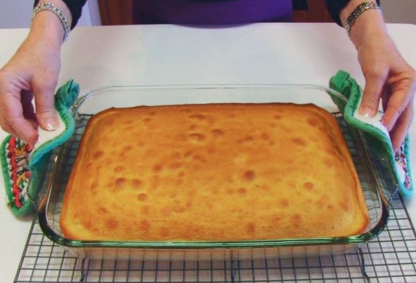 Moule en verre avec gâteau