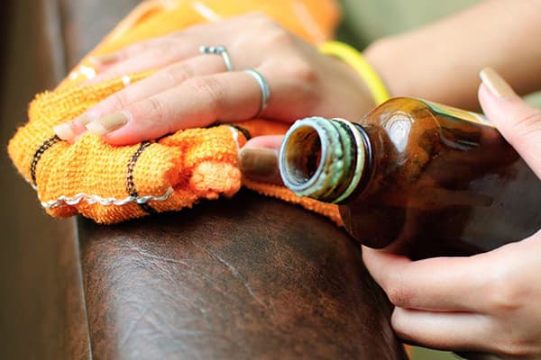 Moderniser un canapé en cuir