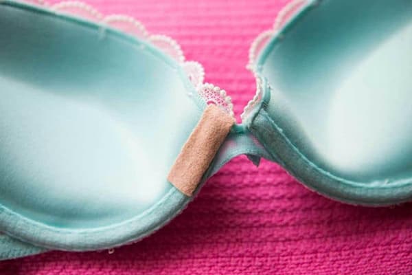 Soutien-gorge à armatures avec bande