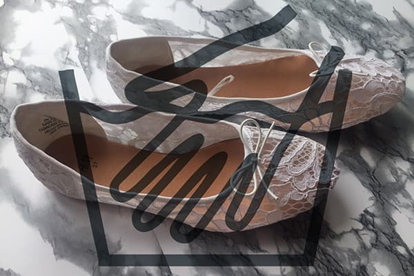 Laver les ballerines à la main