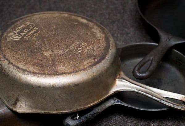 poêles à frire en fonte