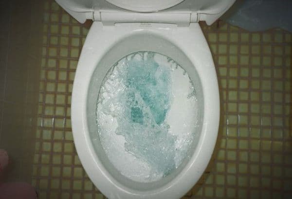 Tirer la chasse d'eau