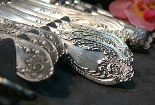 Cuillères et fourchettes en cupronickel